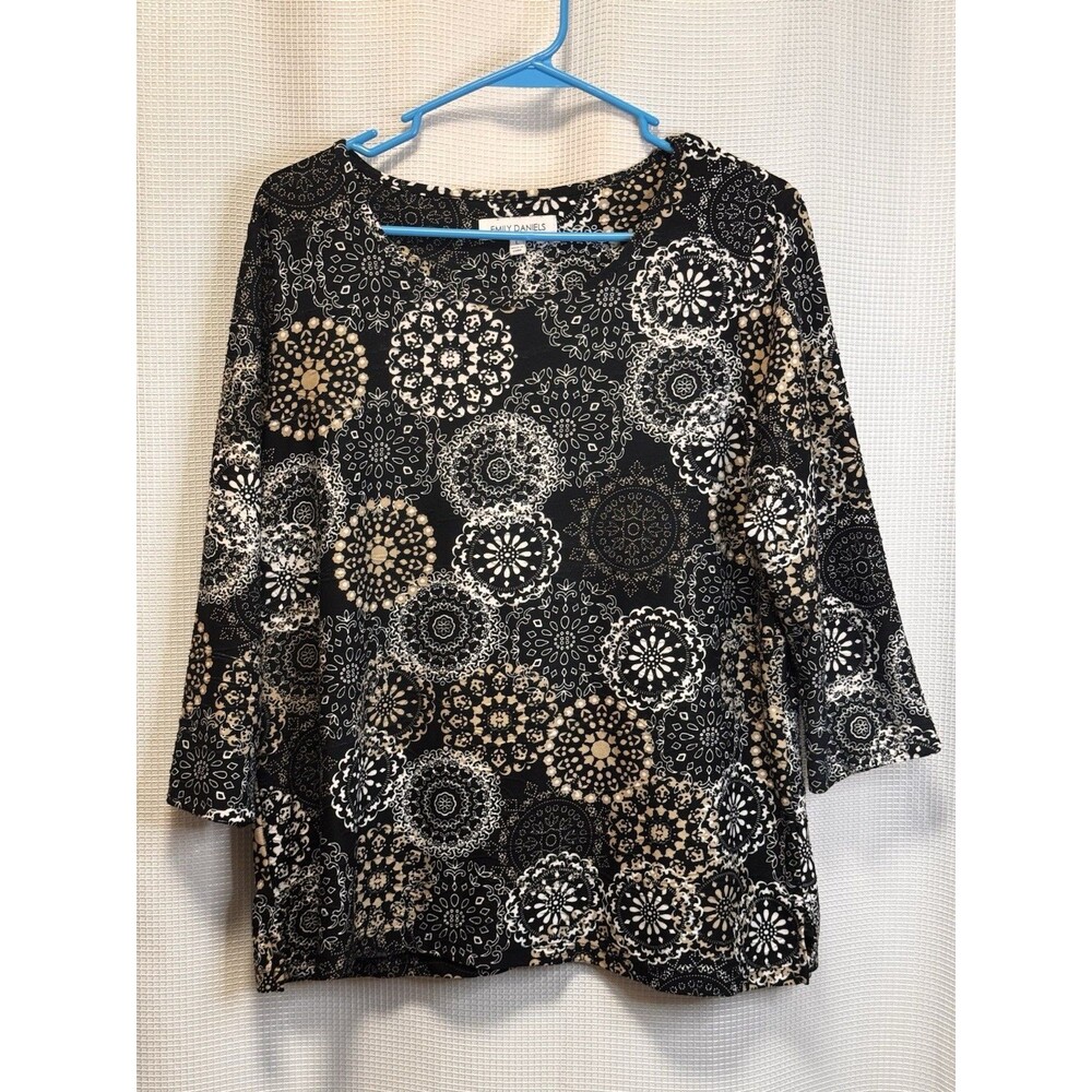 Emily Daniels Women’s Large Black Medallion Print 3/4 Sleeve Stretch Top